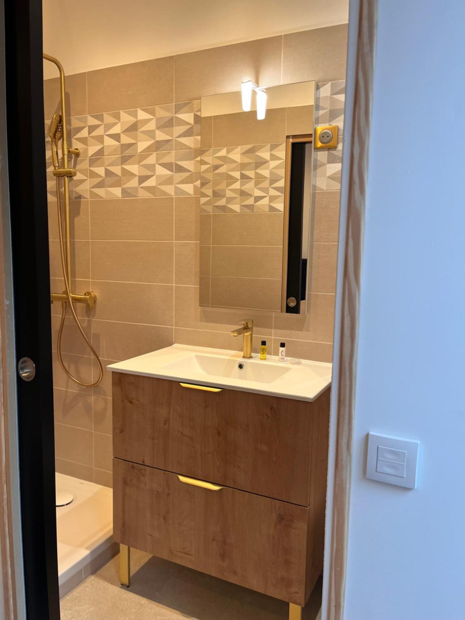 Hdg Hotel Gare De L'Isle Adam Appart'S Hotel Parmain Εξωτερικό φωτογραφία