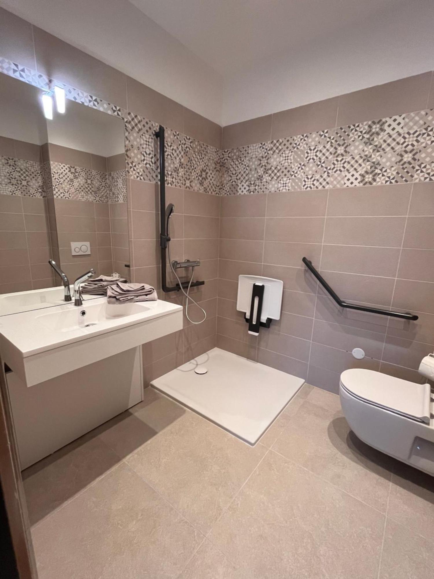 Hdg Hotel Gare De L'Isle Adam Appart'S Hotel Parmain Εξωτερικό φωτογραφία